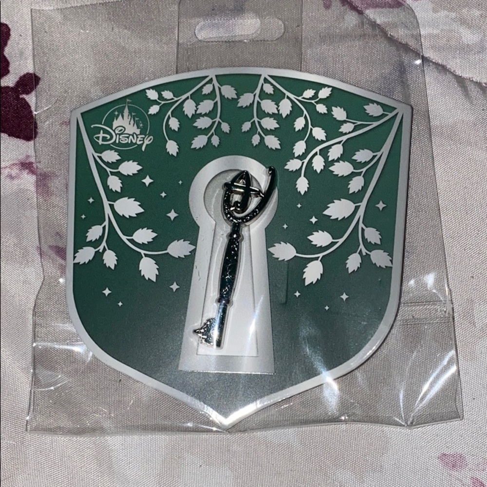 Disney ceremony key pin